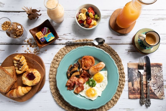 Lance-van-de-vyver-Kambaku-River-Lodge-Breakfast-Full