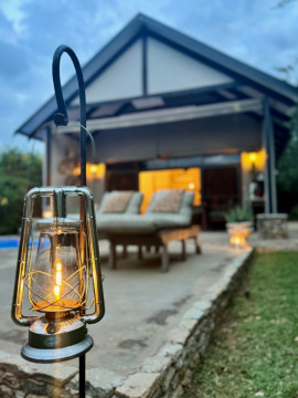 romantic-stay-kruger-park-Kambaku-River-Lodge-south-africa